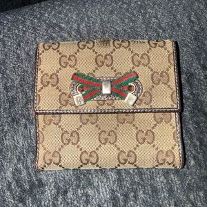 Gucci Beige Brown GG Canvas Wallet with Green Red Ribbon Accent